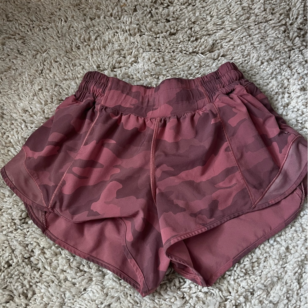 Lululemon Hotty Hot Low-Rise Lined Short